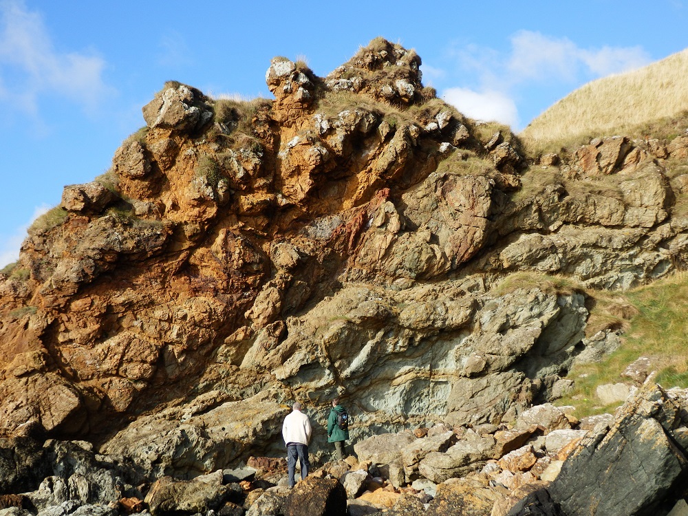 Serpentinite and carbonate rock occupying the Highland Boundary fault zone near Garron Point.